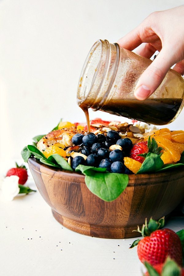 Almond, Berry, and Chicken Spinach Salad with a Delicious and Healthy Balsamic Dressing. Healthy and incredible salad!