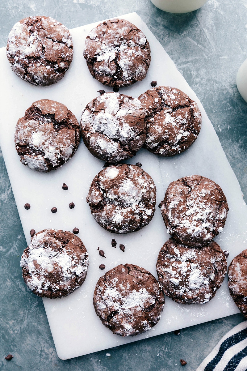 Delicious chocolate crinkle cookies dusted with powdered sugar, ready for a sweet bite.