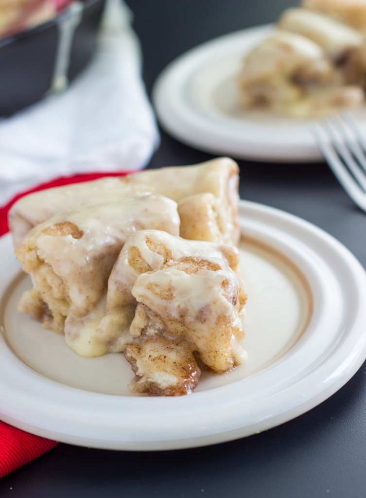 {easy, 30 minute} cinnamon roll skillet cake