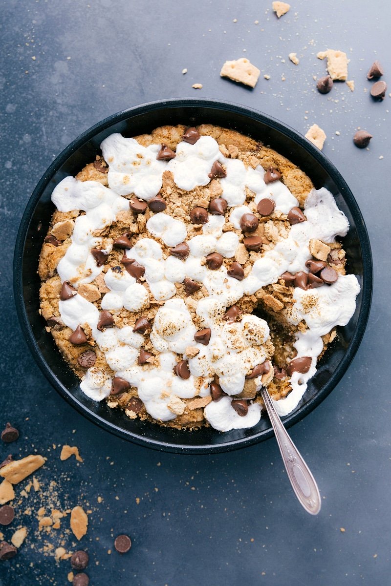 Overhead image of the S'mores Pizookie