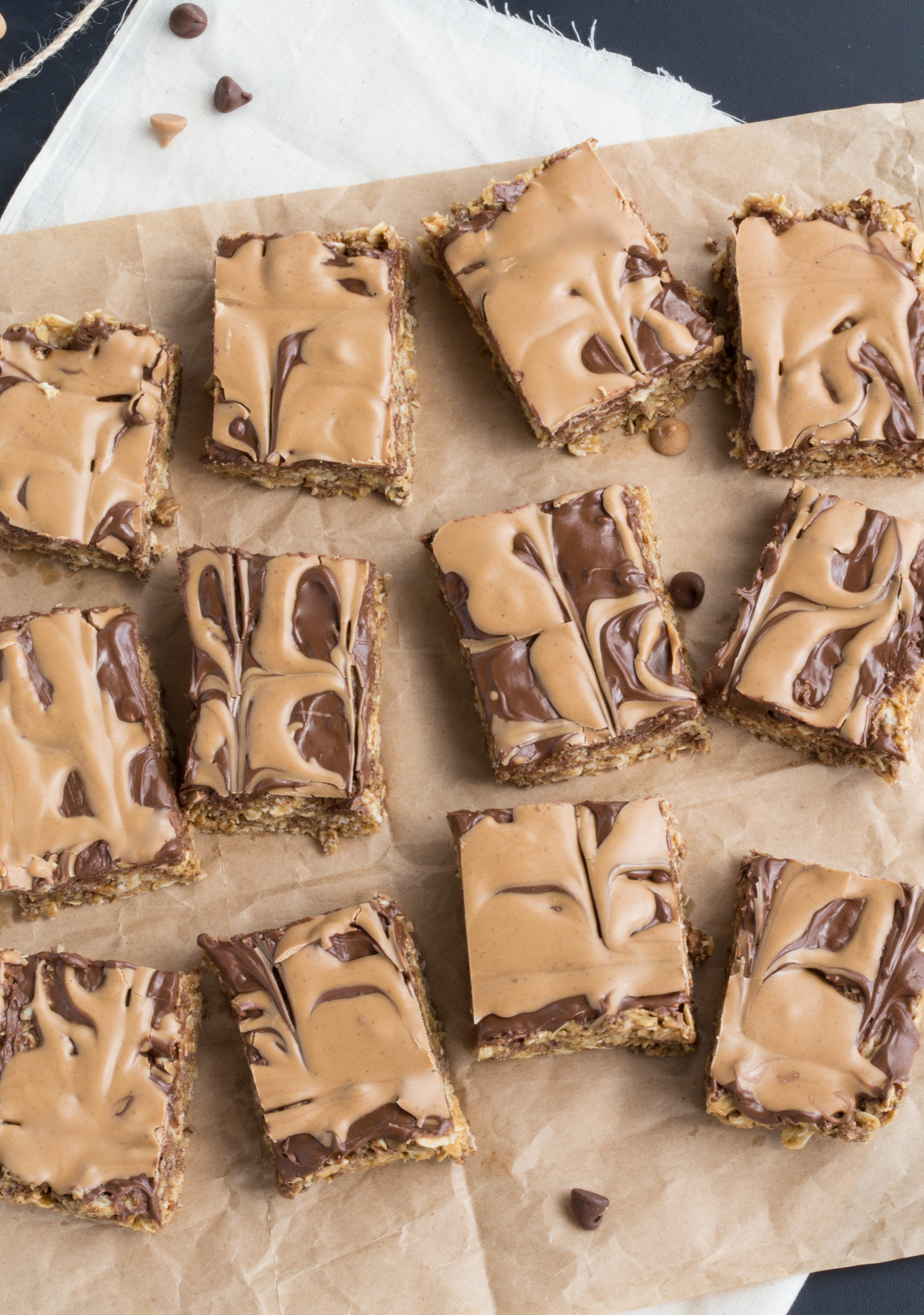 {no bake} chocolate peanut butter cup cereal bars