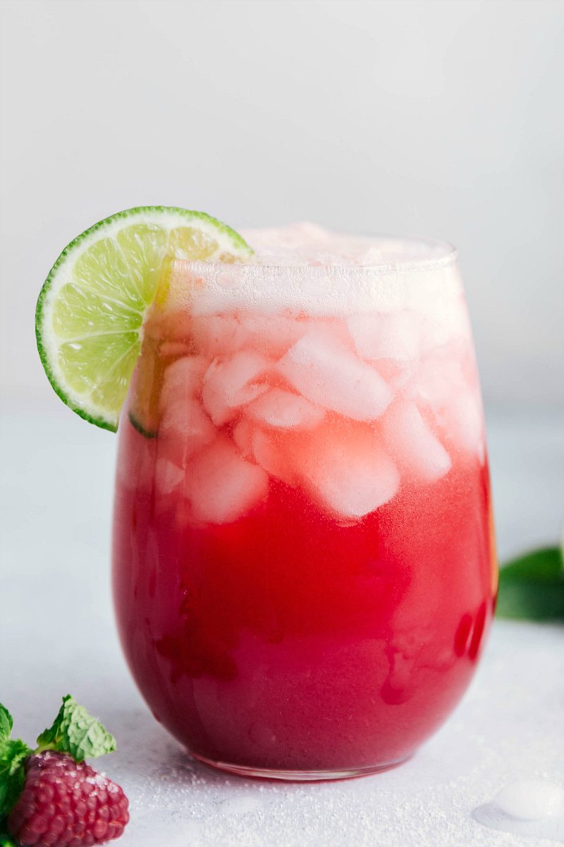 Sparkling Raspberry Limeade -- a delicious, refreshing, and simple drink to make