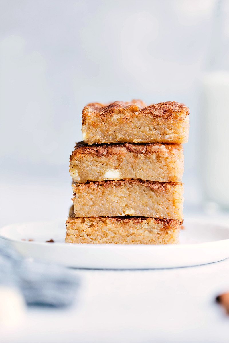 Stack of 4 snickerdoodle blondies ready to eat