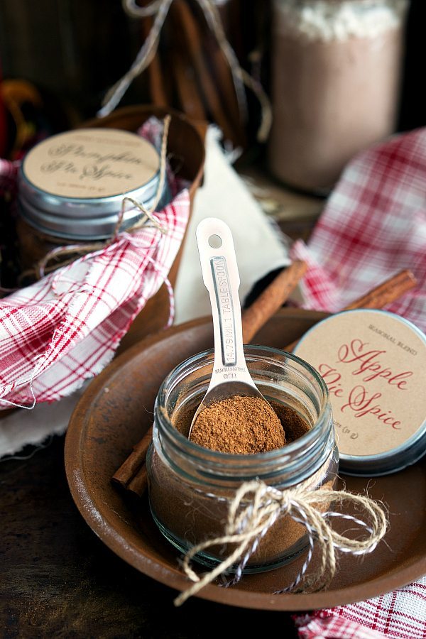 Homemade Apple Pie + Pumpkin Pie Spice {Free Printables} Homemade Apple Pie + Pumpkin Pie Spice {Free Printables}