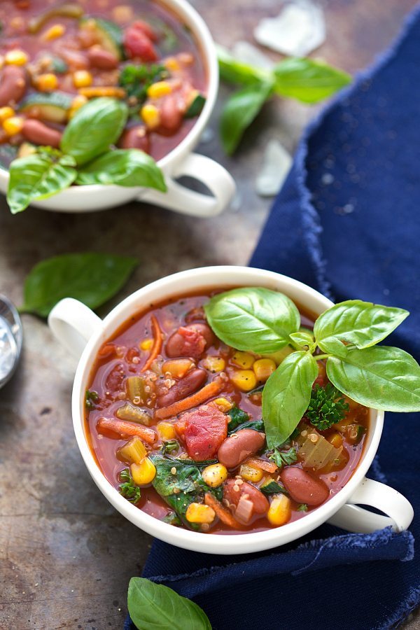 slow cooker quinoa minestrone