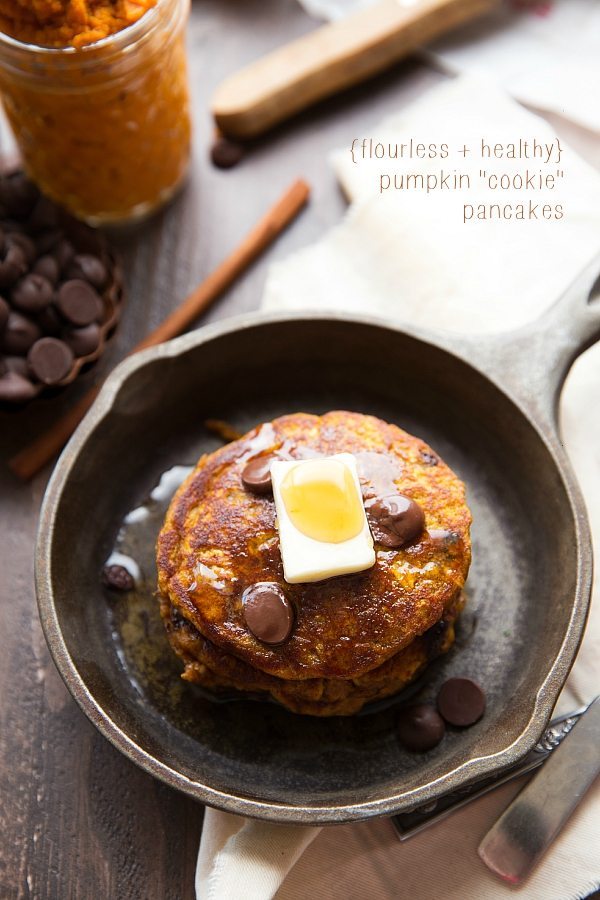 {healthy + flourless} pumpkin pancakes