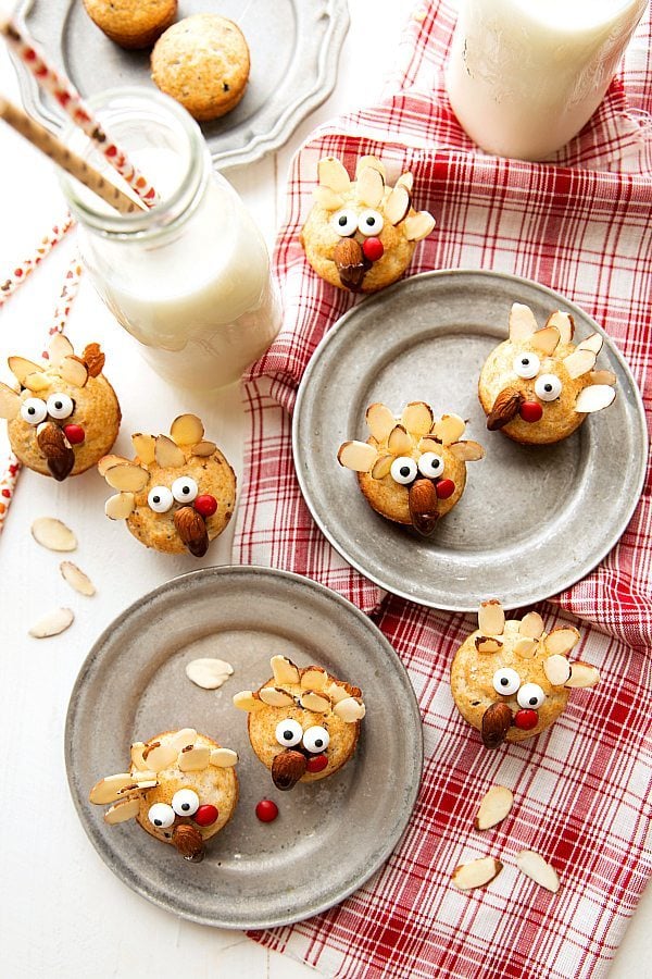 Cute and healthy Thanksgiving treat - a snack-sized mini muffin decorated like a turkey!