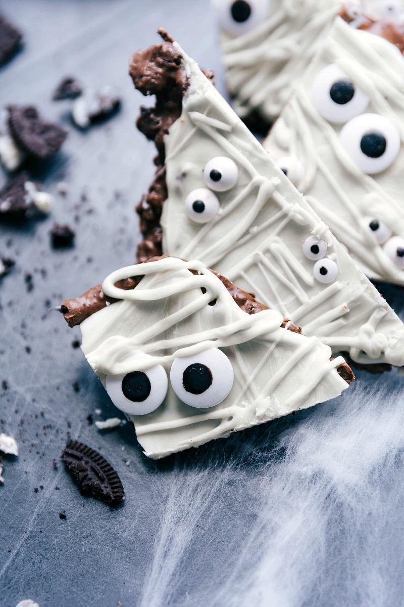 A few slices of the delicious and chocolatey Halloween inspired dessert, which is easy and perfect for any spooky occasion!