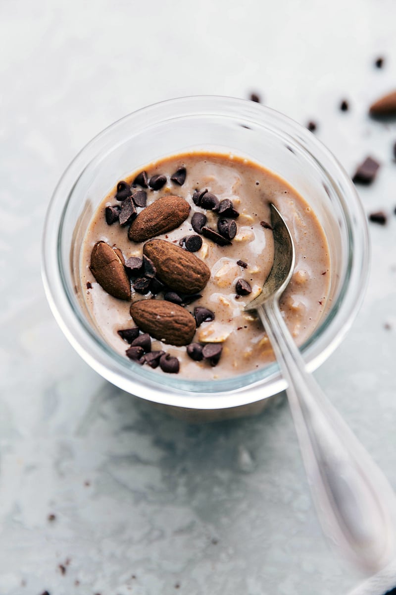 ChocolateCovered Almond Overnight Oats Chelsea's Messy Apron