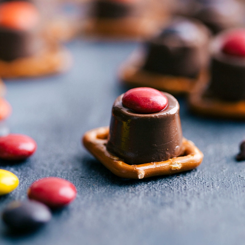 Up-close image of the caramel Thanksgiving pretzels