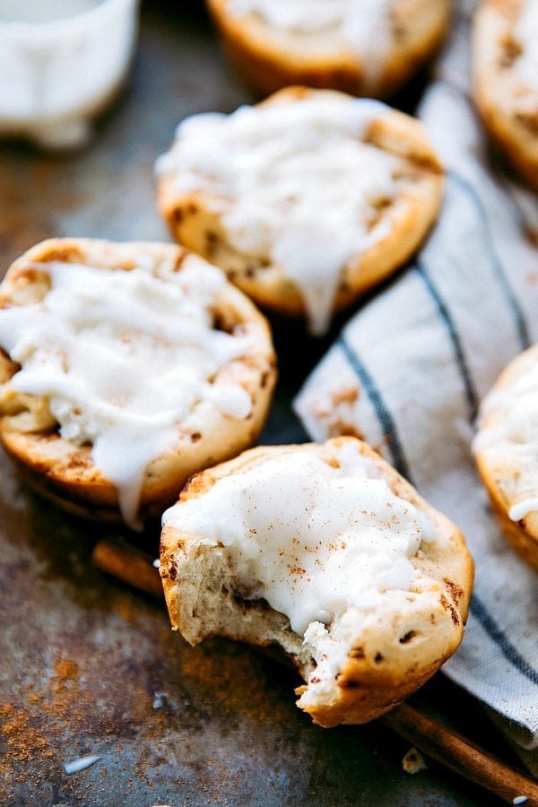 cheesecake filled cinnamon rolls (30-minutes, 5 ingredients)