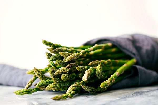 The best ONE PAN lemon garlic parmesan chicken and asparagus