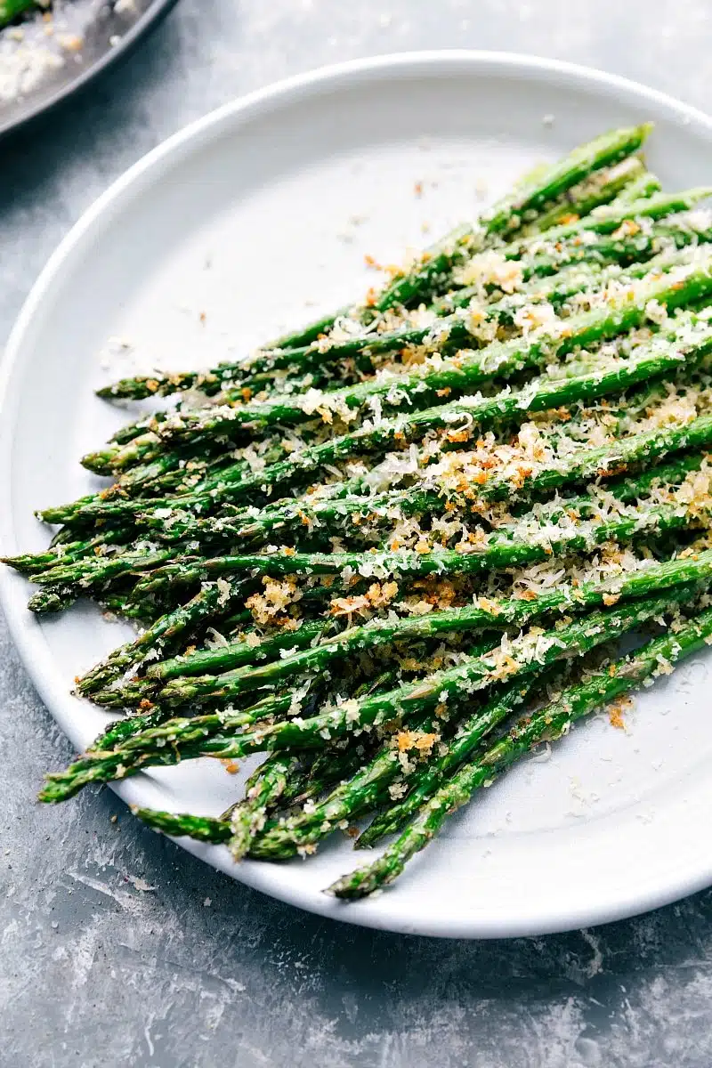 Baked asparagus with Parmesan cheese and breadcrumbs
