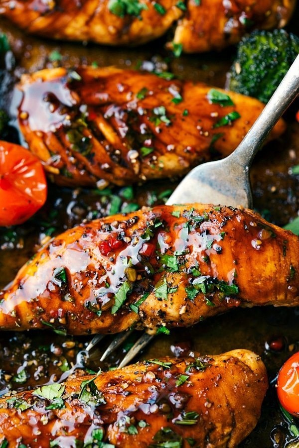DELICIOUS Balsamic chicken and veggies made in one pan. Ten minute prep and twenty minute cooking time -- this meal is efficient, healthy, and simple to make!