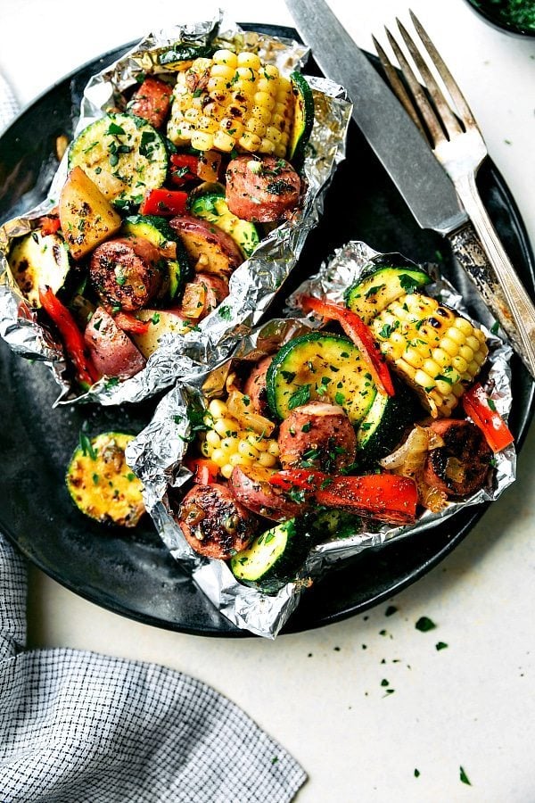 These delicious and easy sausage tin foil packets are so quick to assemble! They are packed with sausage, tons of veggies, and the best seasoning mix. Recipe- chelseasmessyapron.com