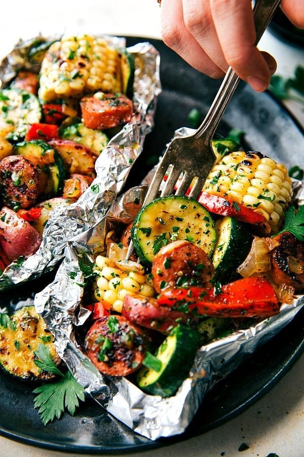 These delicious and easy tin foil packets are so quick to assemble! They are packed with sausage, tons of veggies, and the best seasoning mix. Recipe from chelseasmessyapron.com