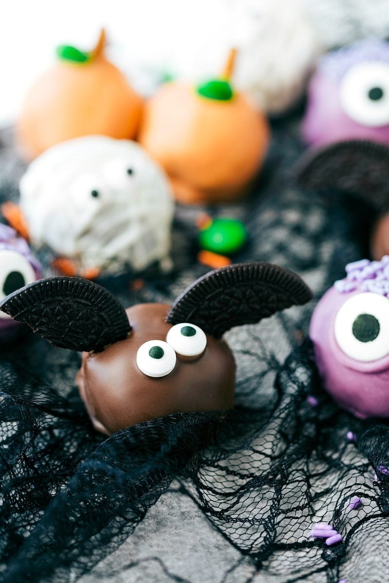 BAT OREO BALLS 4 adorable and festive Halloween Oreo Balls -- monsters, pumpkins, bats, and mummies; each made with 5 ingredients or less! via chelseasmessyapron.com