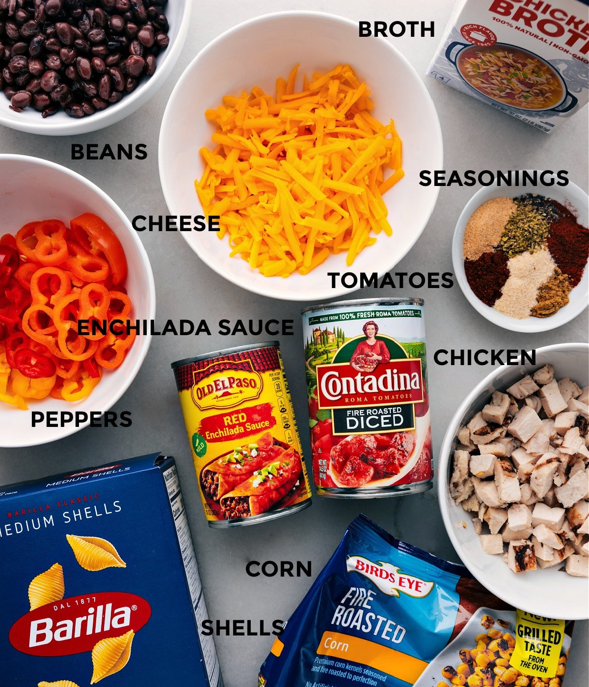 Visi šio patiekalo ingredientai yra paruošti, kad būtų lengva surinkti.