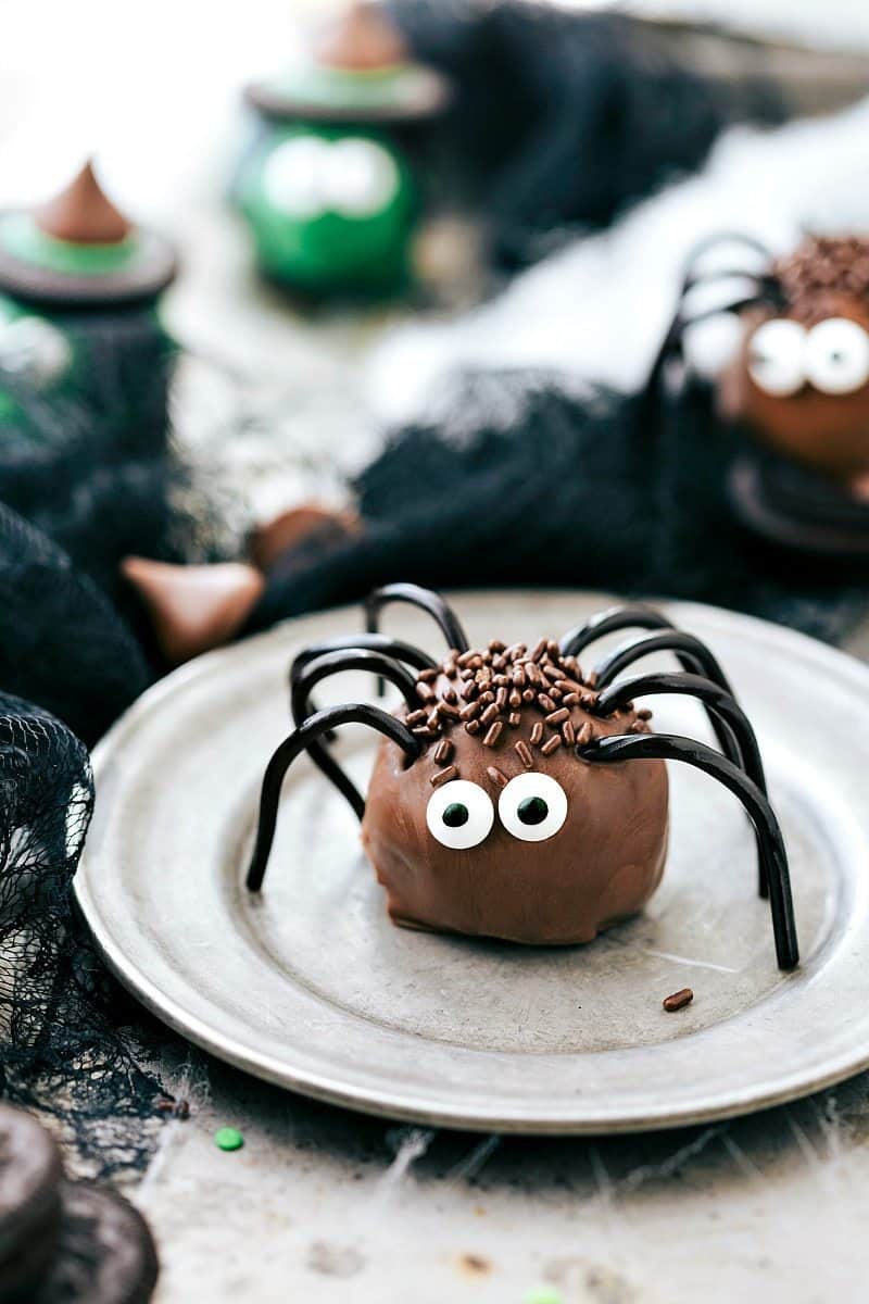 SPIDER OREO BALLS via chelseasmessyapron.com