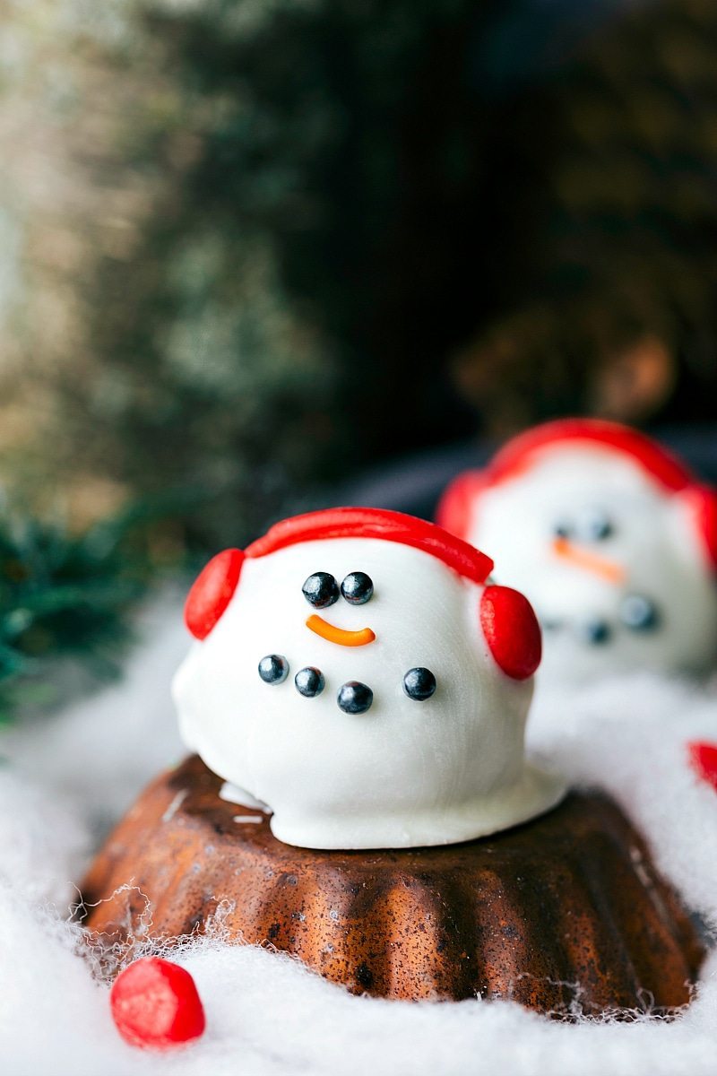 Image of the snowman Oreo truffle that goes along with these five christmas Oreo truffles