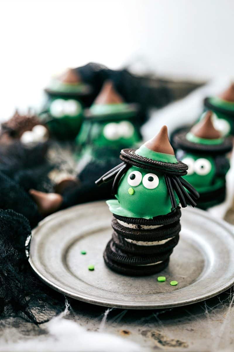 WITCH OREO BALL: Four different ways to dress up an oreo ball for Halloween -- a witch, spider, frankenstein, and an owl. Easy and delicious treats that are perfect for a party! via chelseasmessyapron.com