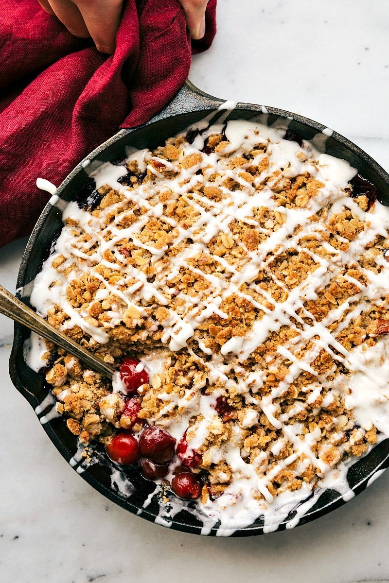 The BEST easy tart CHERRY CRISP -- packed with flavor and so easy to make! via chelseasmessyapron.com