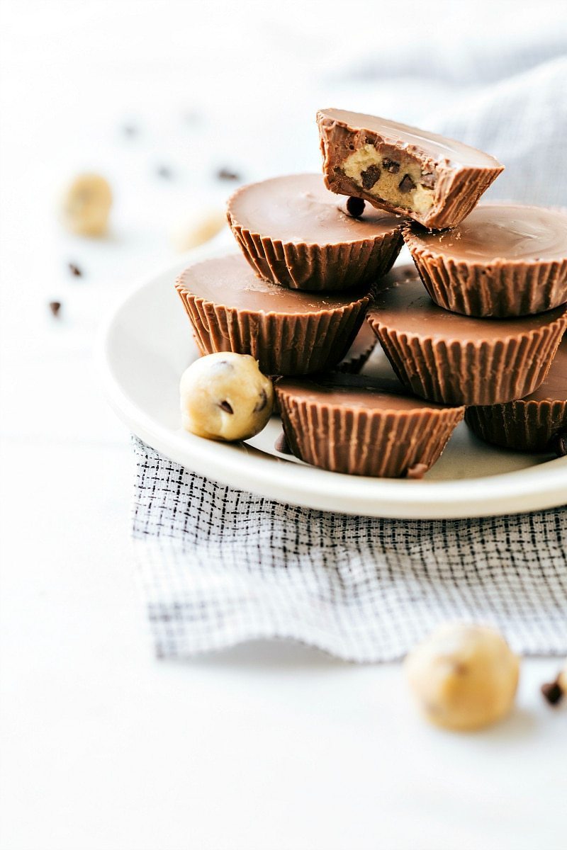 COOKIE DOUGH CUPS. A collection of four different MUFFIN TIN TREATS all with just 3-ingredients. No baking required! Perfect for sharing with friends/family, giving out as gifts, bringing into work, or enjoying yourself! via chelseasmessyapron.com