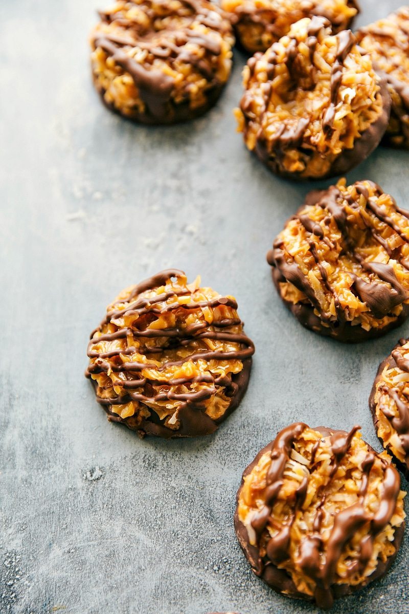 Homemade S'AMOAS COOKIES! Plus a collection of four different DIY Girl Scout cookie copycats all with 4-ingredients OR less! Thin Mints, S'mores Sandwich Cookies, S'amoas, and Tagalongs! via chelseasmessyapron.com