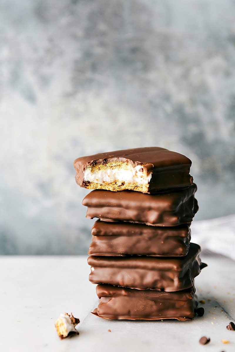 Homemade S'MORES SANDWICH COOKIES! Plus a collection of four different DIY Girl Scout cookie copycats all with 4-ingredients OR less! Thin Mints, S'mores Sandwich Cookies, S'amoas, and Tagalongs! via chelseasmessyapron.com