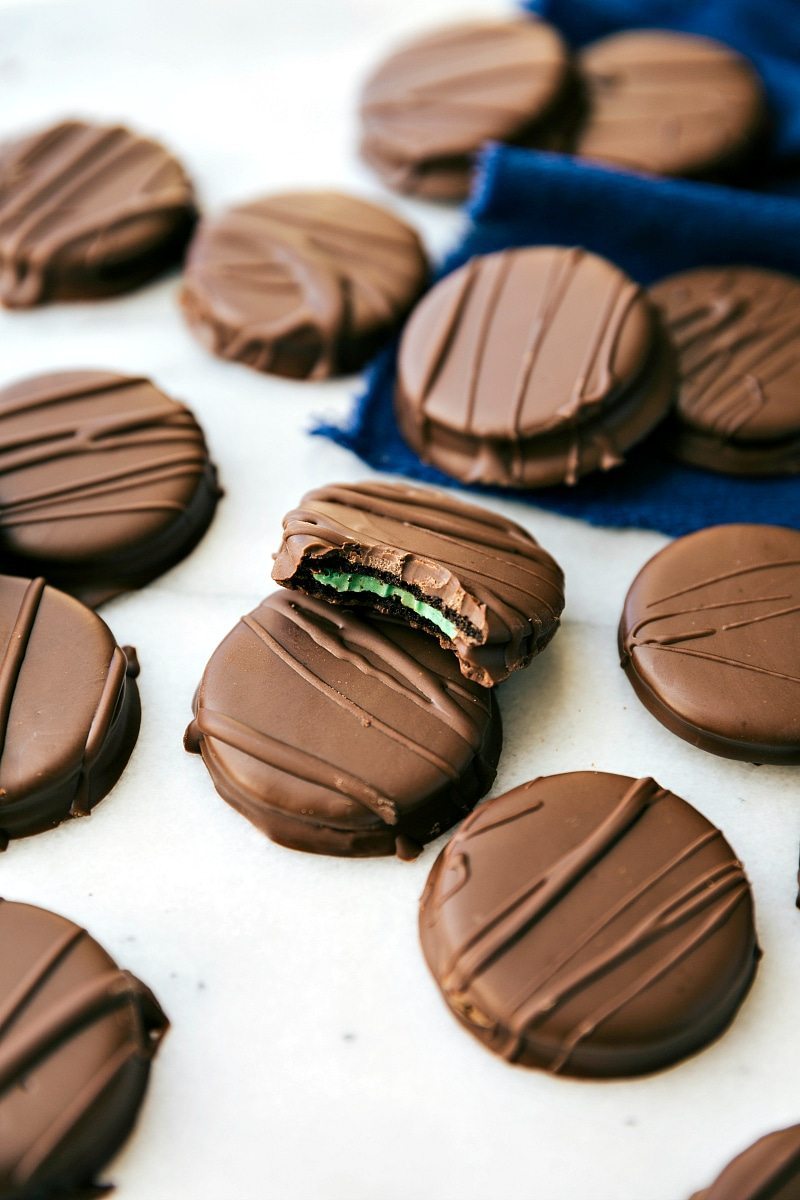 TWO-INGREDIENT homemade THIN MINT COOKIES! Plus a collection of four different DIY Girl Scout cookie copycats all with 4-ingredients OR less! Thin Mints, S'mores Sandwich Cookies, S'amoas, and Tagalongs! via chelseasmessyapron.com