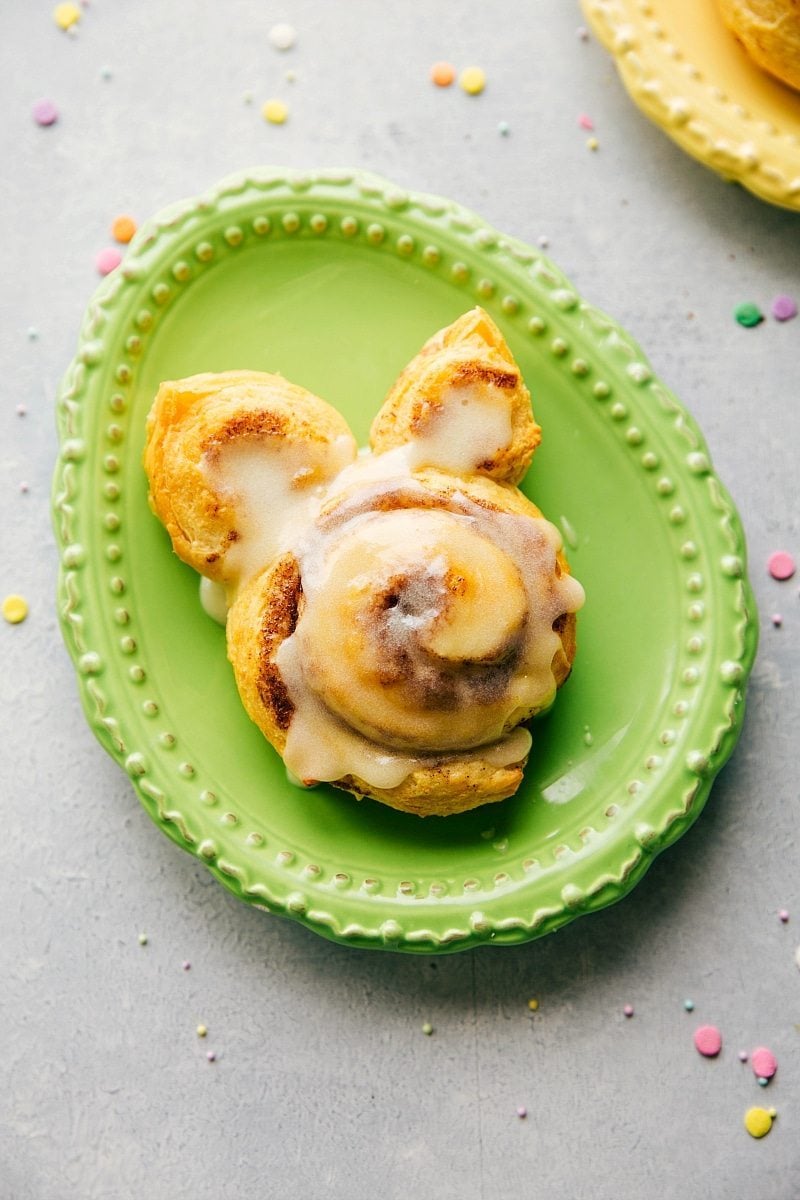 4 Simple Easter Treats that require little effort & time and few ingredients -- Bunny Bum Cookies, Easter Bunny Cinnamon Rolls, Easter Egg Nests, and Mini Egg Petit Fours. via chelseasmessyapron.com