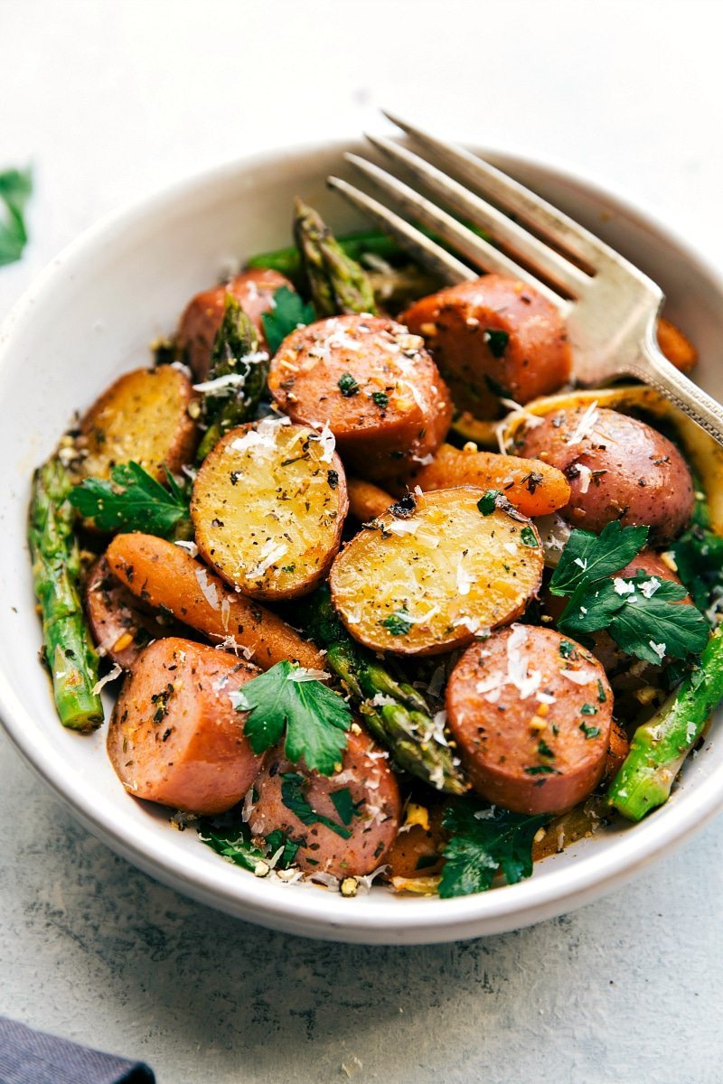(One Pan) Roasted Garlic Potatoes, Asparagus, and Sausage | Chelsea's ...