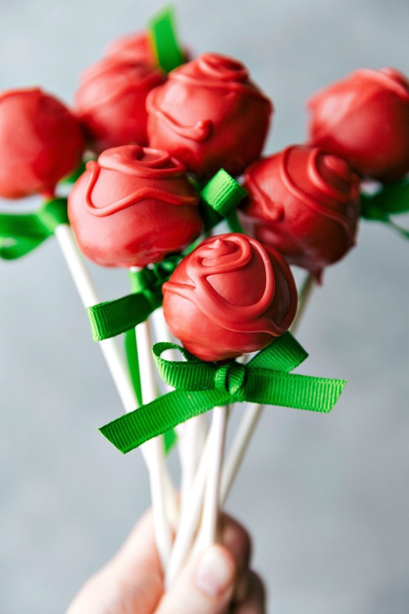 Four simple themed "Flower Treats" that are perfect for Mother's Day or Spring celebrations! Rose Cake Pops, Lemon Curd Cookie Cups, Flower Cookie Pops, & Sunflower Nutella Frosting Bites. via chelseasmessyapron.com
