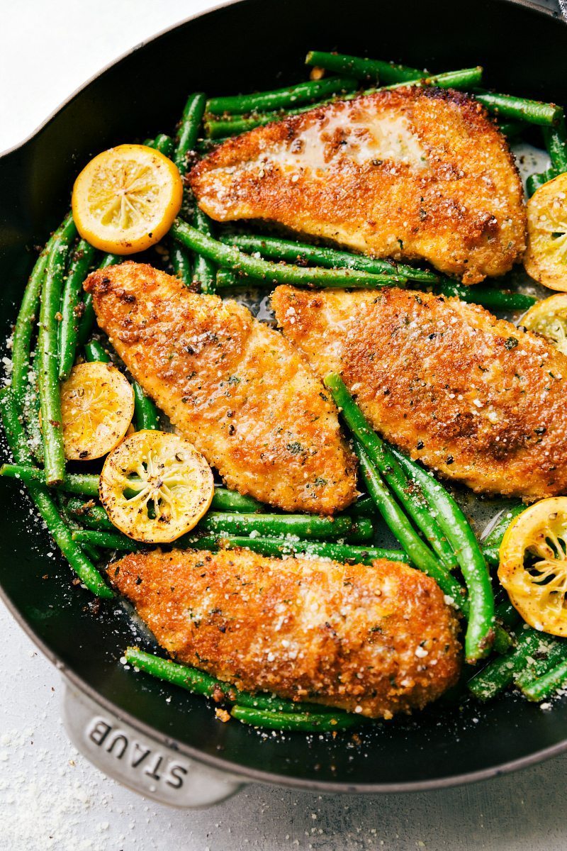 One Skillet Lemon Parmesan Chicken and Veggies I ONE SKILLET LEMON PARMESAN CHICKEN I ONE SKILLET easy lemon parmesan chicken and veggies! Delicious and quick to make; 30-minute meal with little clean-up! via chelseasmessyapron.com