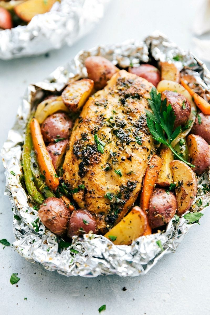 5-Ingredient Foil Packet Chicken Recipes (Baked or Grilled)