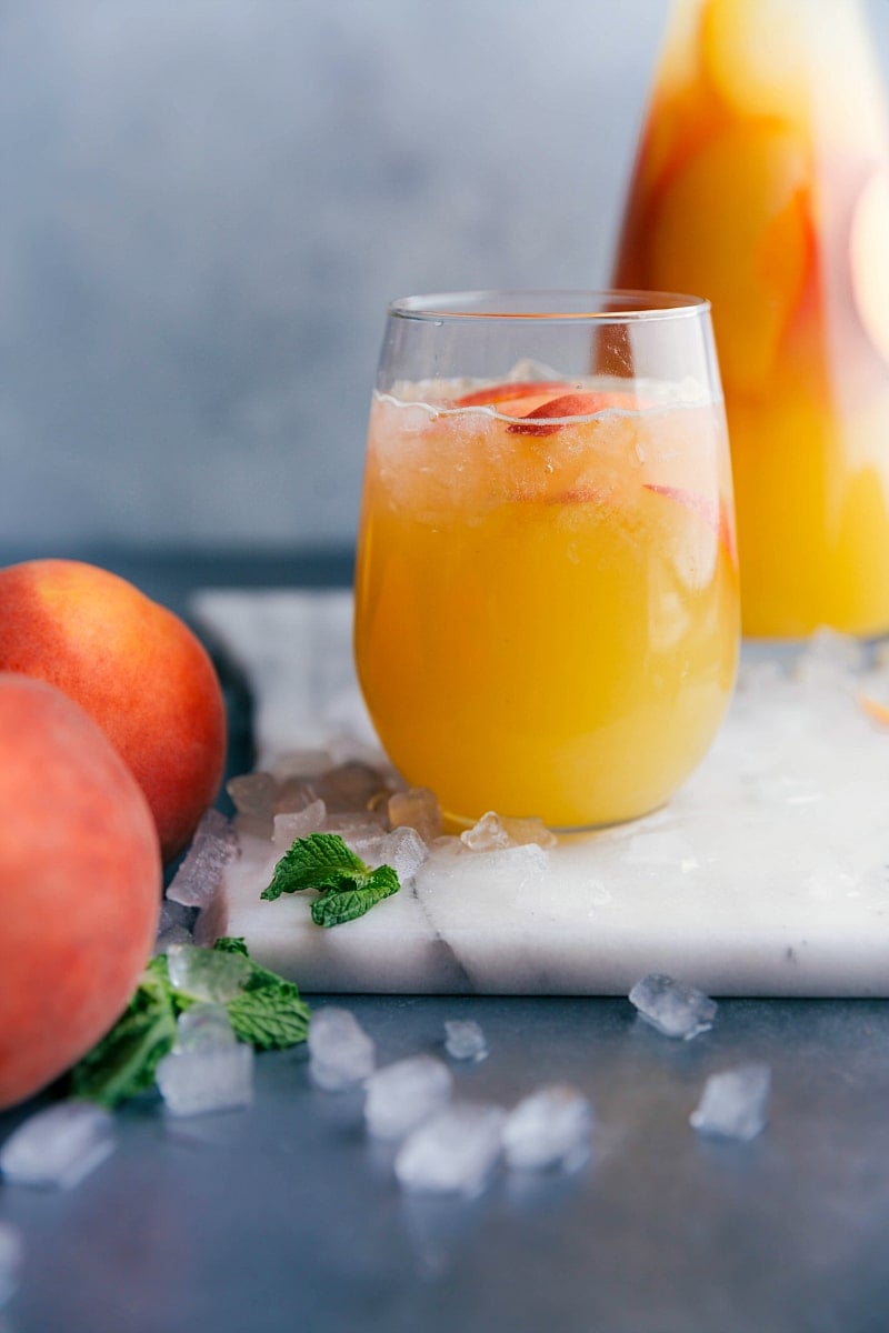 Delicious and refreshing peach lemonade with sliced peaches used for garnish.