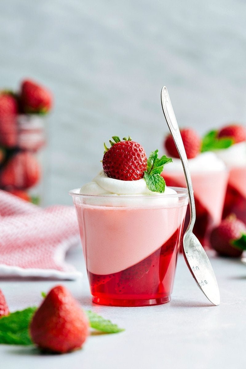 Only FIVE ingredients!! The coolest and EASIEST hack to make these slanted jell-o parfait cups with a strawberry mousse on top. Delicious and so easy!! Via chelseasmessyapron.com