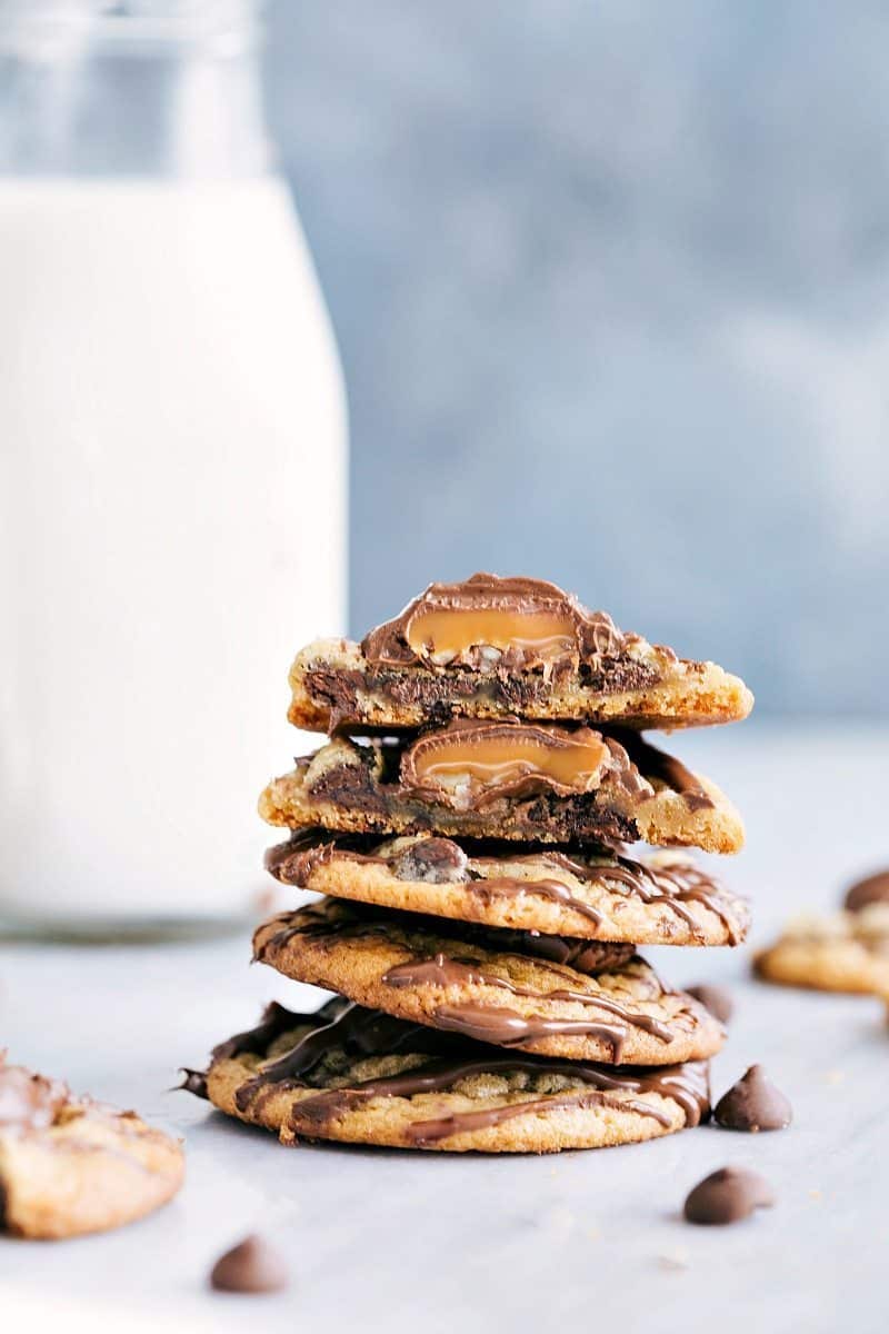 Image of the chocolate drizzled turtle cookies