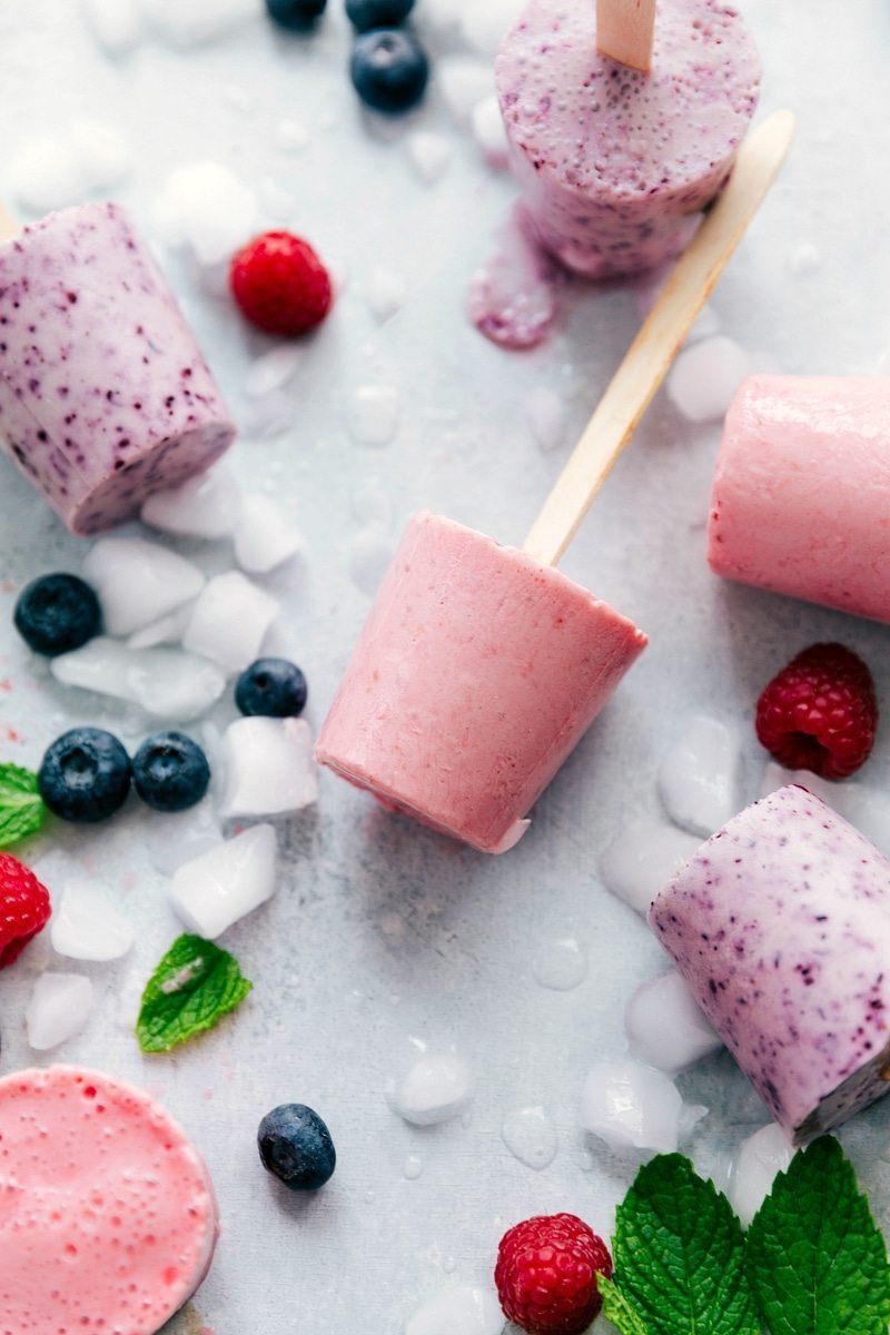 NO BAKE 3-ingredient Greek yogurt berry popsicles! PLUS 3 other no bake desserts and a video tutorial. via chelseasmessyapron.com