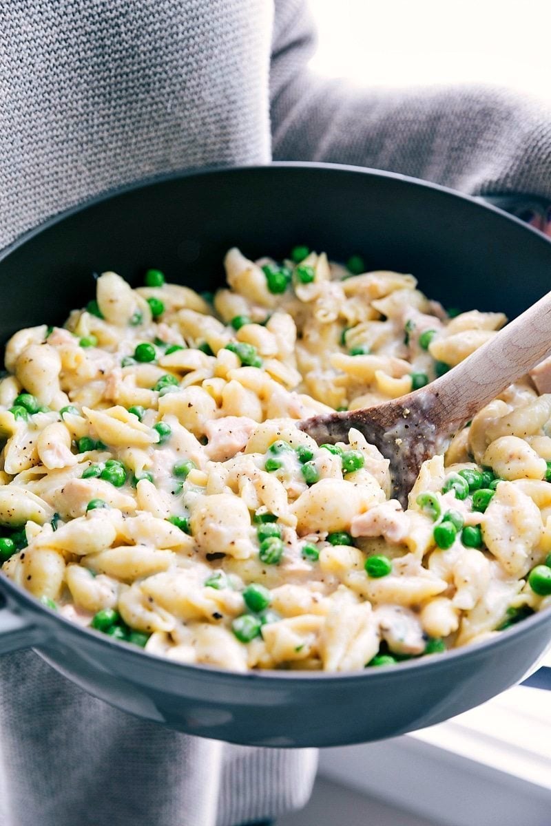 Image of the creamy tuna pasta in the skillet