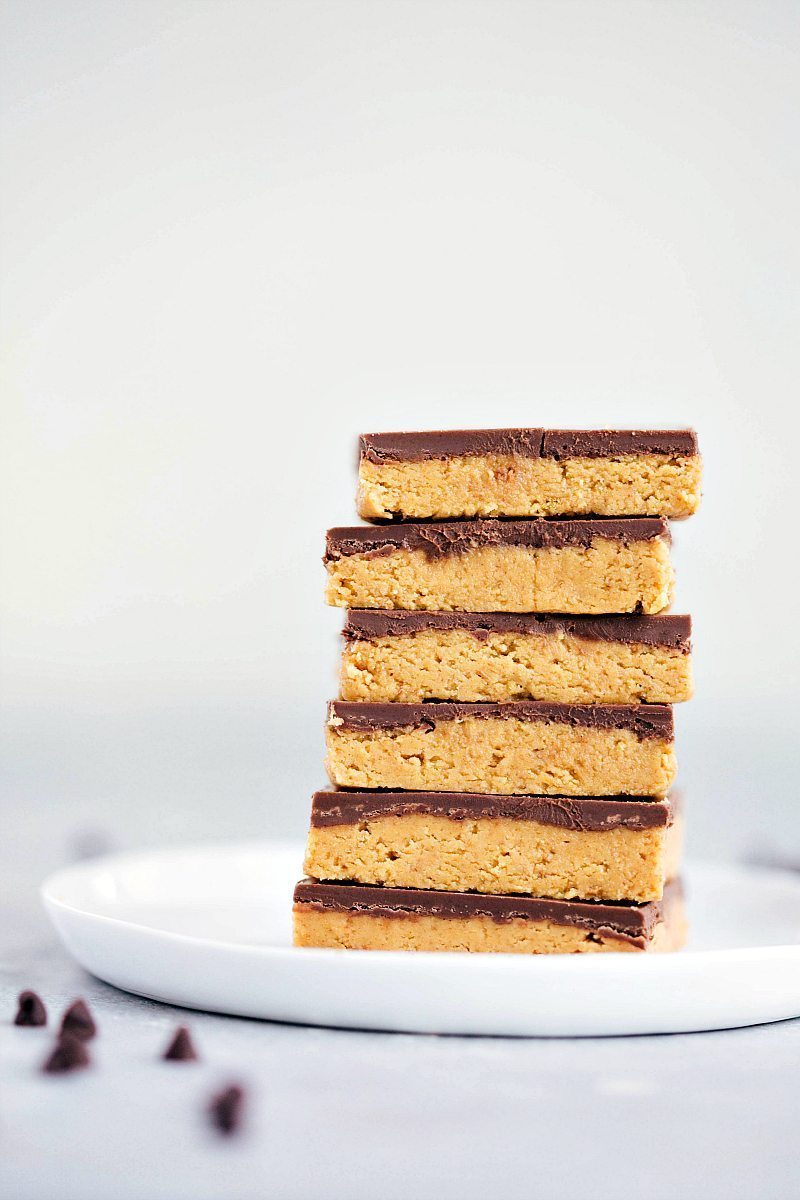 The ultimate BEST EVER easy NO BAKE treats: thin mint cups, no bake peanut butter bars, cookie butter meltaways, and turtle bars via chelseasmessyapron.com | #nobake #dessert #treat #easy #quick #few #ingredients #bake #christmas #holiday #turtle #mint #thinmint #biscoff #cookiebutter #best