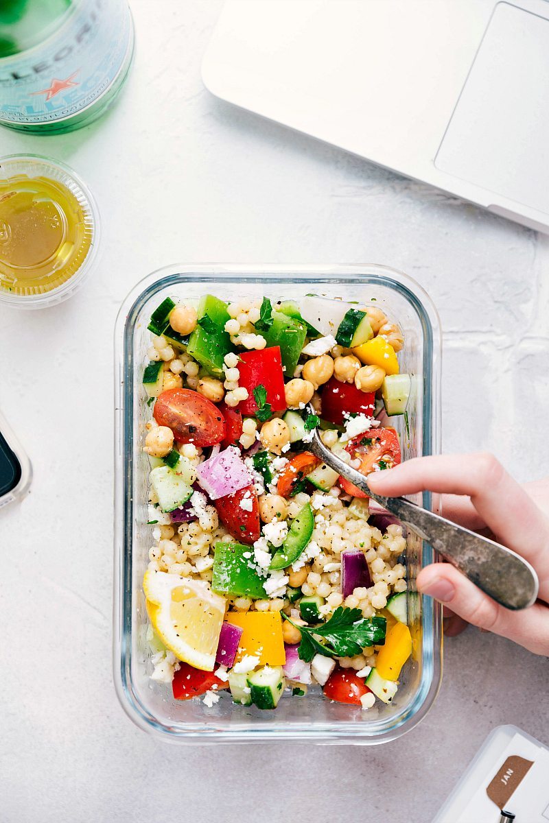 A delicious and healthy Greek couscous salad that everyone will go crazy for! (Meal prep options and tips included) via chelseasmessyapron.com | #healthy #salad #couscous #vegetables #vegetarian #Greek #delicious #easy #kidfriendly #quick #lunch #mealprep