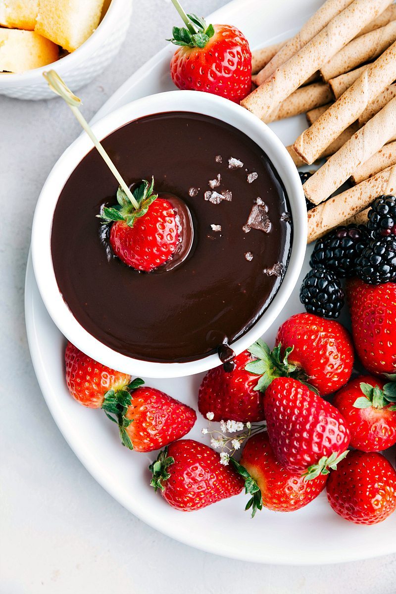 Easy Chocolate Fondue {5 Ingredients} | Chelsea's Messy Apron