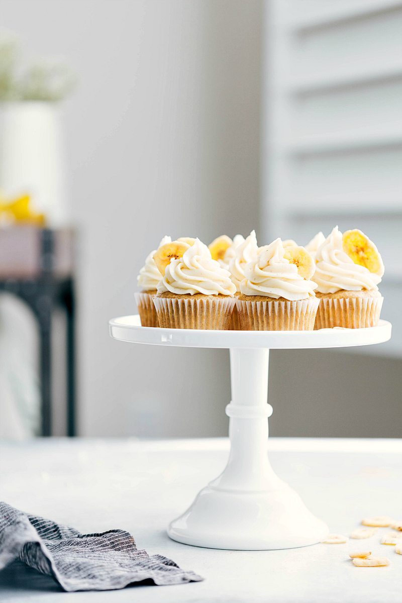 Cake Stand holding eight Banana Cupcakes.