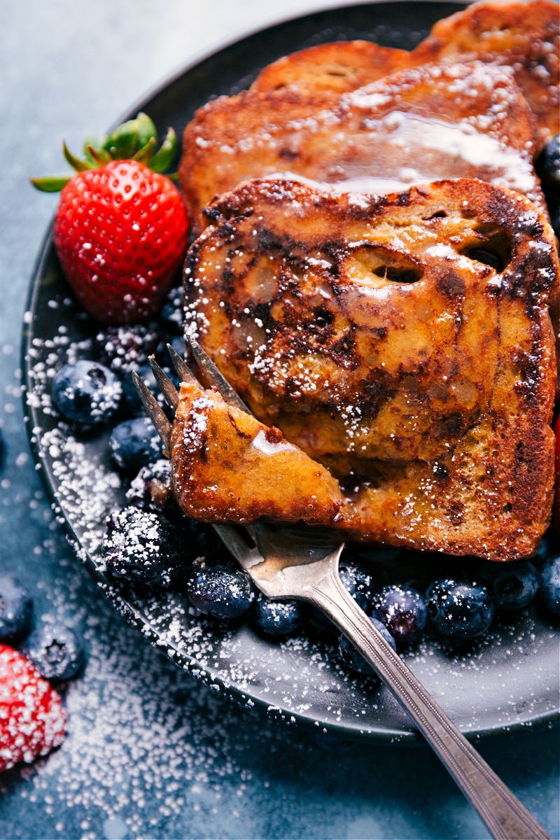 Cinnamon-sugar French toast, topped with whipped cream, fresh berries, and a four-ingredient caramel syrup comes from a famous Utah bakery. This is my adaptation of that recipe! Recipe via chelseasmessyapron #breakfast #dessert #best #quick #easy #simple #berries #bread #syrup #frenchtoast #french #toast French Toast