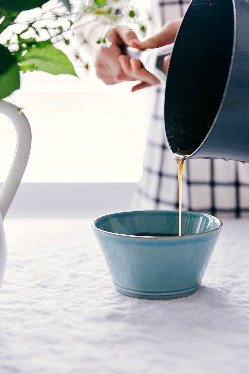 Image of the Vanilla Sauce being poured into a bowl