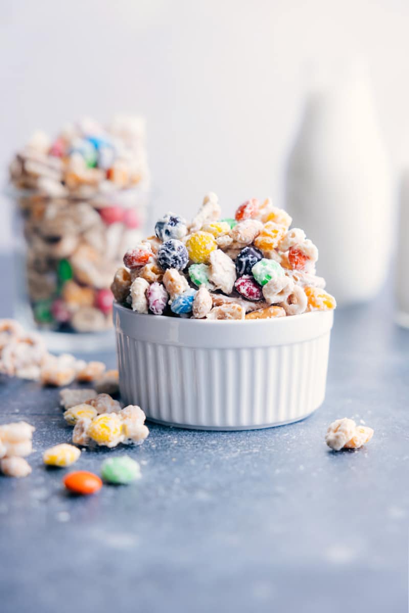 Image of a bowl of white chocolate snack mix