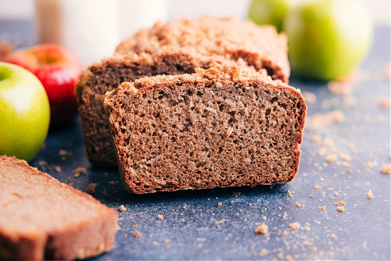 Image of the slices of the apple bread recipe