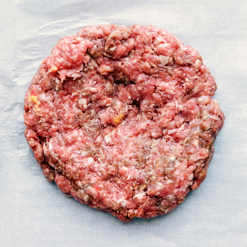 Image of the raw beef patty, showing how to shape the meat.