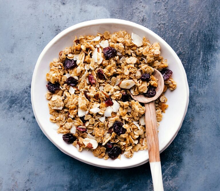 Almond Granola {With Coconut Oil} Chelsea's Messy Apron